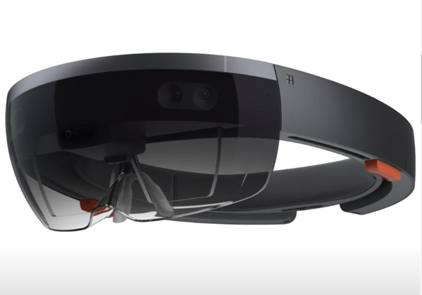 ה-HoloLens, קסדת המציאות הרבודה של מיקרוסופט, בגרסתה הראשונה. צילום: יח"צ