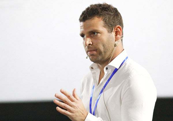 יואב צלניק, מנהל תחום הסחר האלקטרוני ופיתוח המוצרים בישראכרט. צילום: רפי דלויה