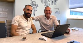 מימין: אדר מרוז מנהל מכירות Exclusive Networks IL, וזאב הופמן, מנהל מכירות אלוט בישראל. צילום: יח"צ