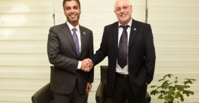 שגריר האמירויות מוחמד אל חאג'ה (משמאל) עם נשיא הטכניון, פרופ' אורי סיון. צילום: רמי שלוש, דוברות הטכניון