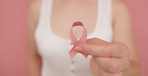 חודש המודעות לסרטן השד.