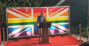 שגריר בריטניה בישראל, ניל ויגאן, נואם באירוע